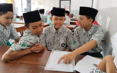 “Kegiatan Bumi Bercerita”: MTs Almaarif 01 Singosari Kobarkan Semangat Peduli Lingkungan Melalui 5 Tokoh Pahlawan Penjaga Bumi dalam Karya Fantasi Siswa