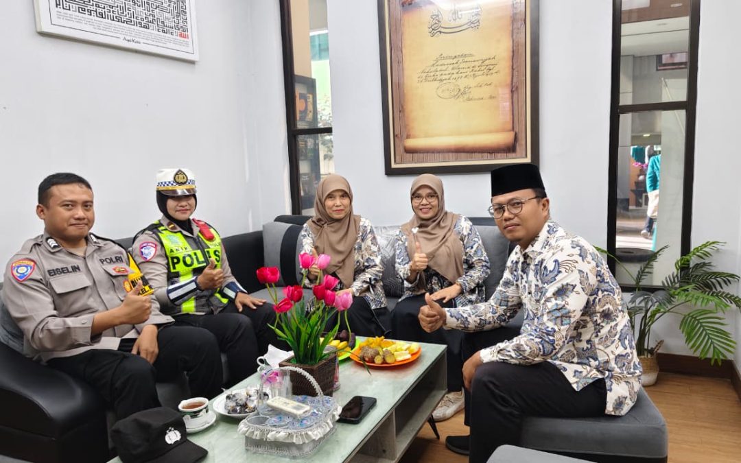 MTs Almaarif 01 Singosari Bersama Polsek Ajak Siswa Bangun Disiplin Positif dan Bijak Bermedia Sosial