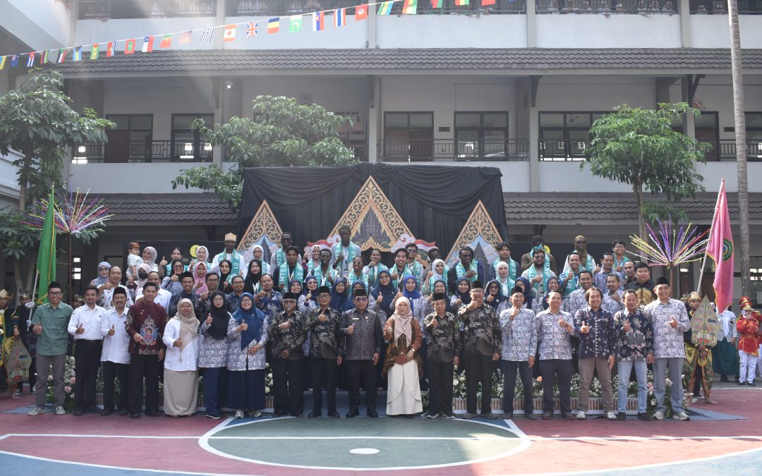 MTs Almaarif 01 Singosari Sambut 25 Mahasiswa dari 13 Negara dalam I-YES 2026, Bangun Jejaring Internasional melalui Dialog Lintas Budaya