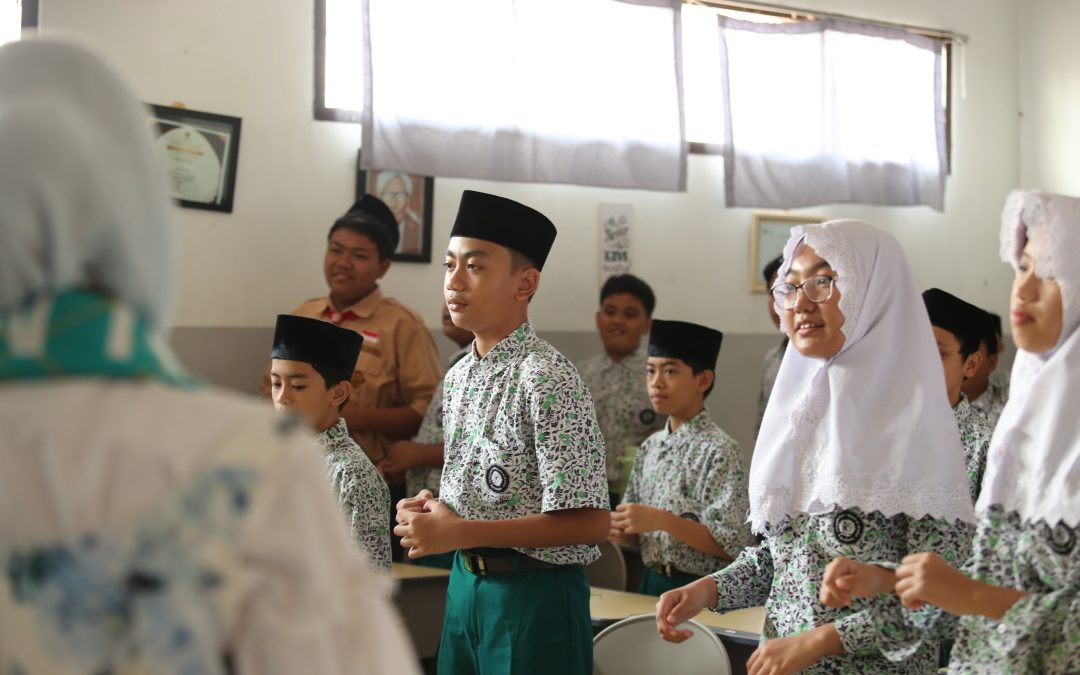 CLASSROOM SESSION MAHASISWA DARI 13 NEGARA DI MTS ALMAARIF 01 SINGOSARI